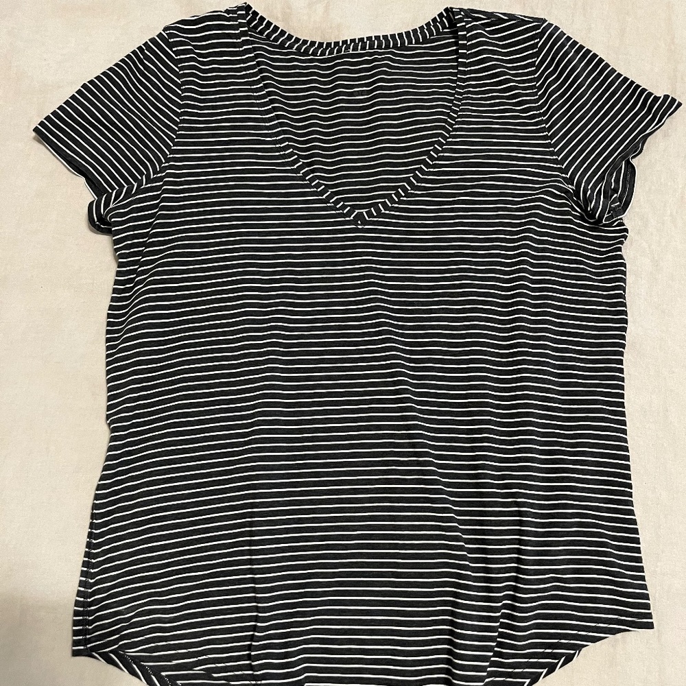 Lululemon Love v-neck short sleeve. Size 10.